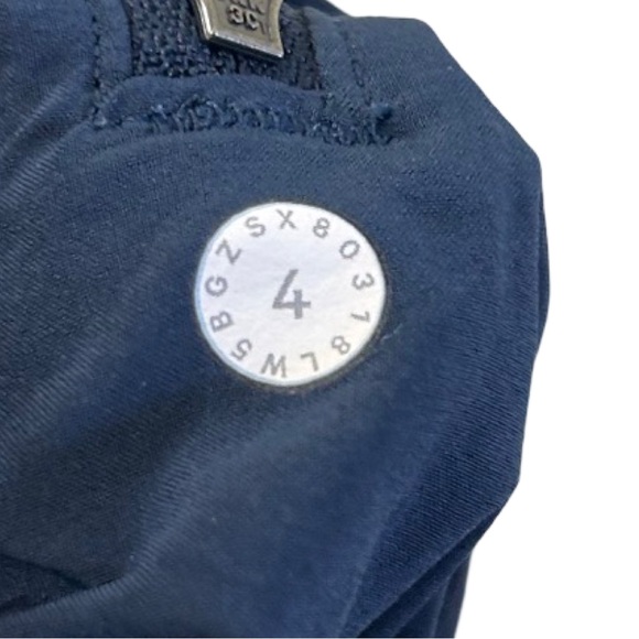 Lululemon On The Move Pant in True Navy Blue Woman’s 4 - Picture 9 of 9